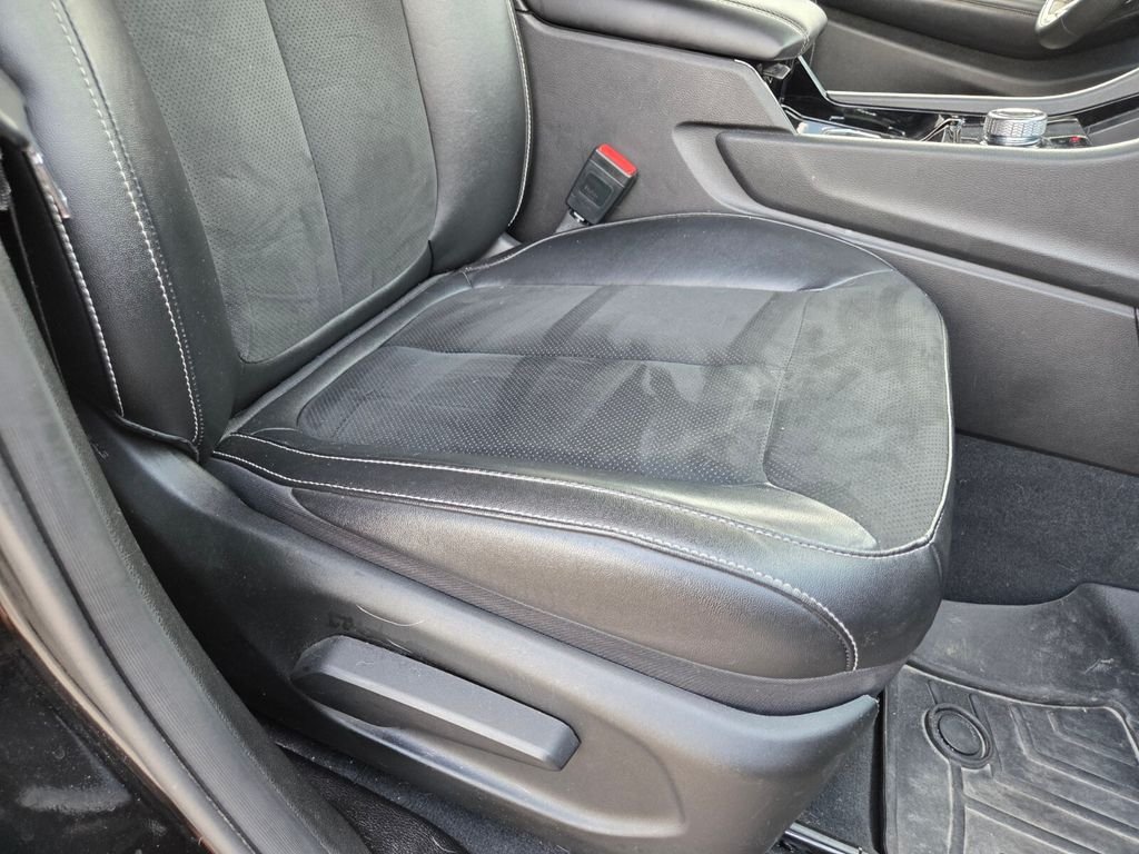 Used 2023 Black Jeep Altitude image 30
