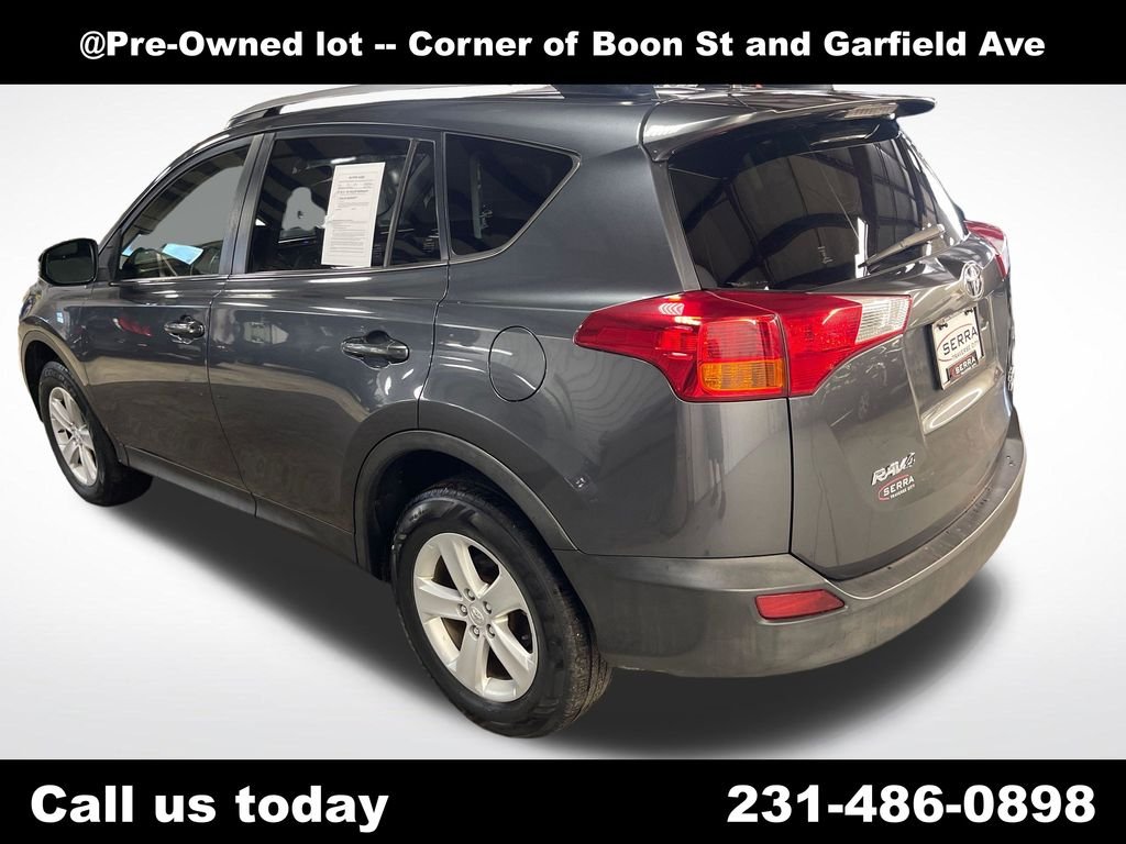 Used 2014 Gray Toyota XLE image 3