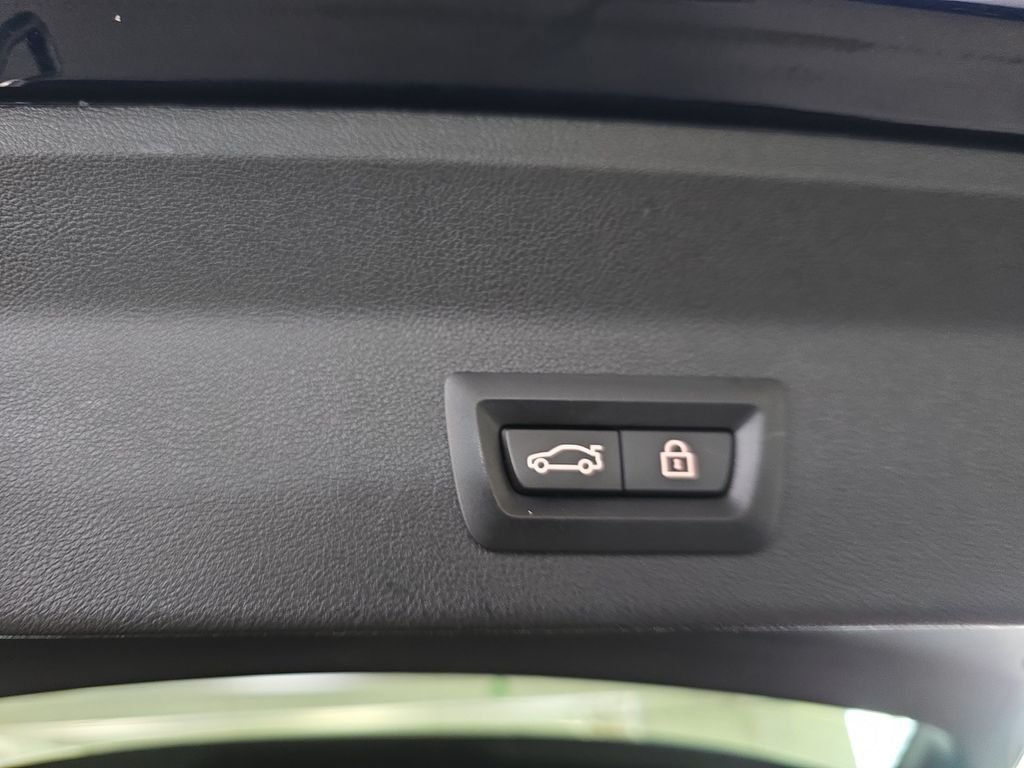 Used 2022 Phytonic Blue Metallic BMW sDrive30i image 31