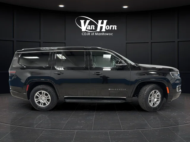 Used 2024 Diamond Black Jeep Base image 8
