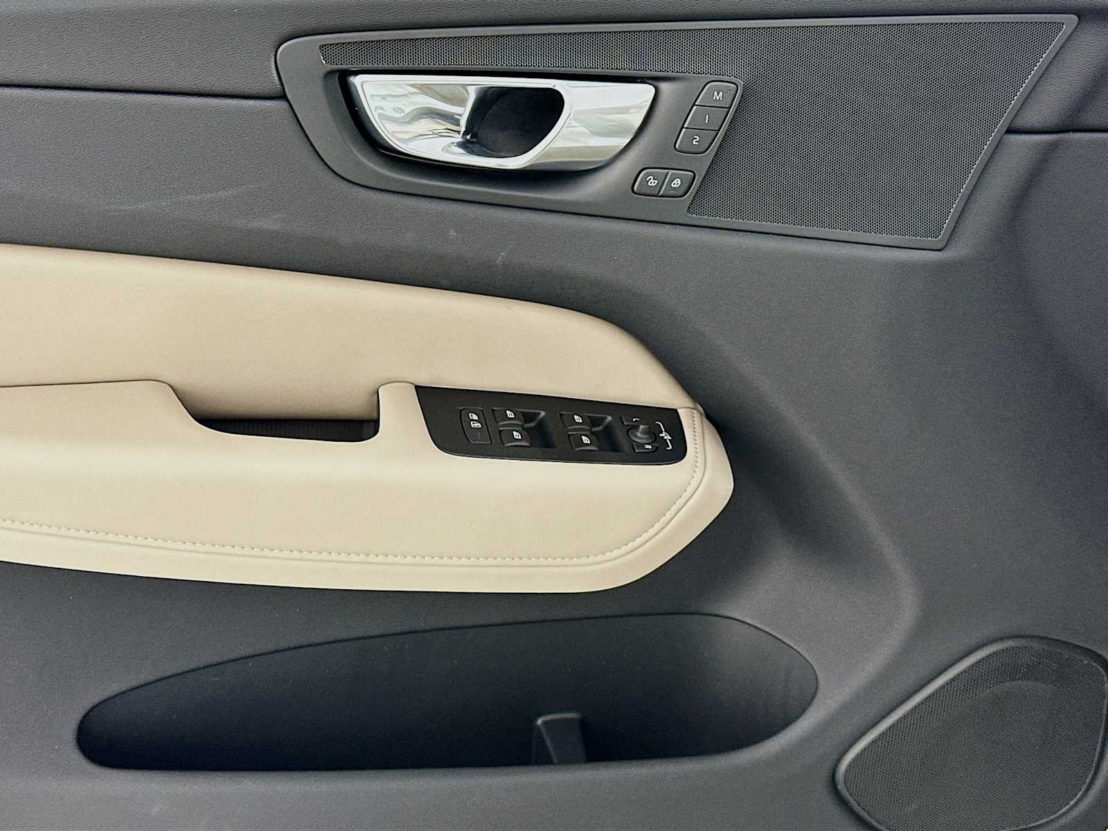 New 2026 Crystal White Volvo Plus image 16