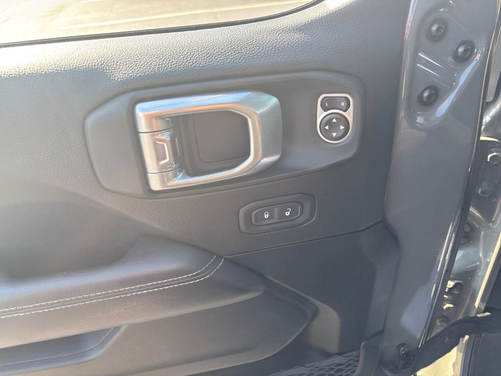 Certified Used 2020 Gray Jeep Overland image 29