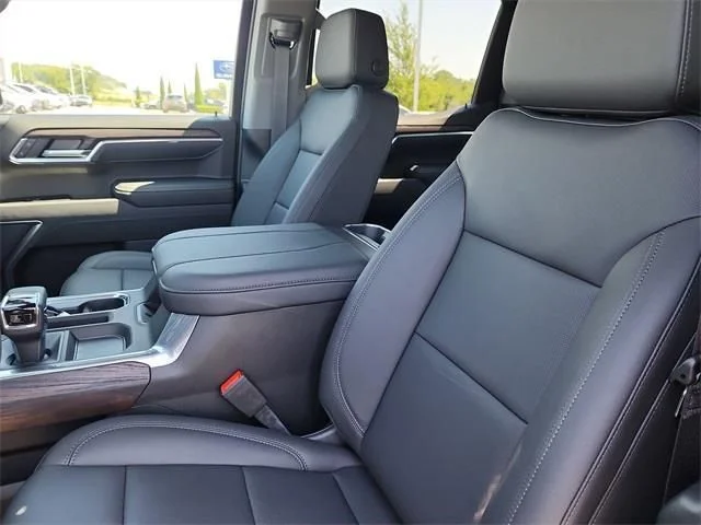 2026 GMC Sierra 1500 SLT - Photo 18