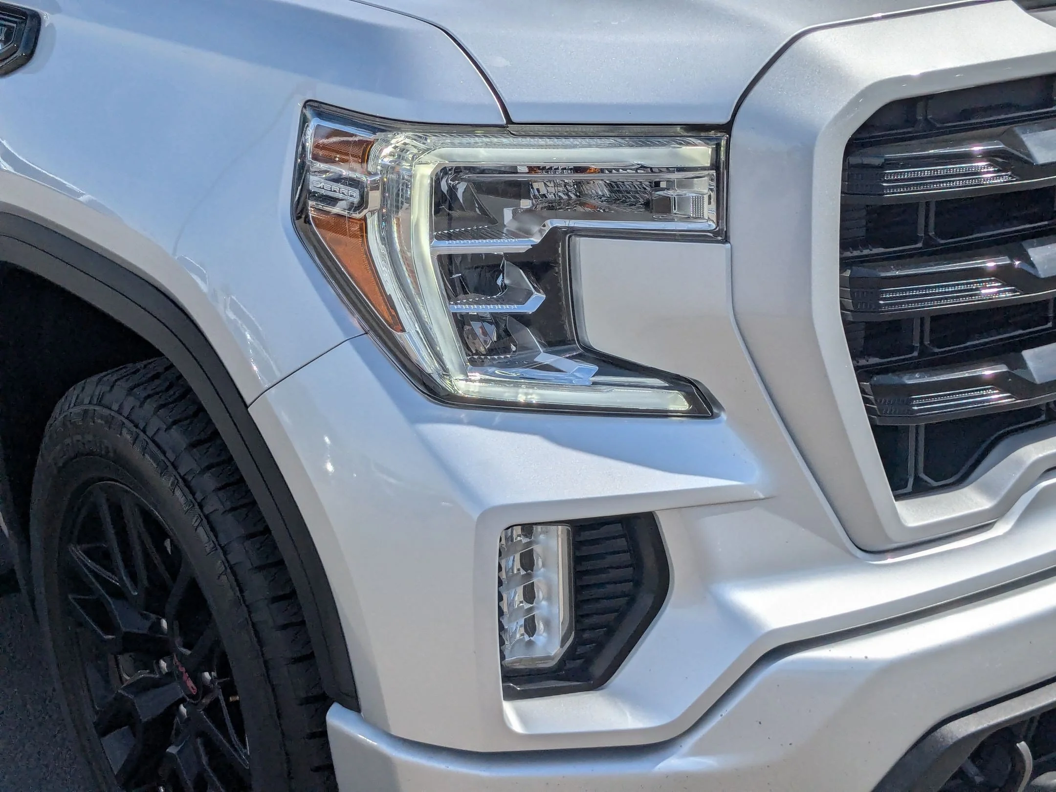Used 2021 Quicksilver Metallic GMC Elevation image 11