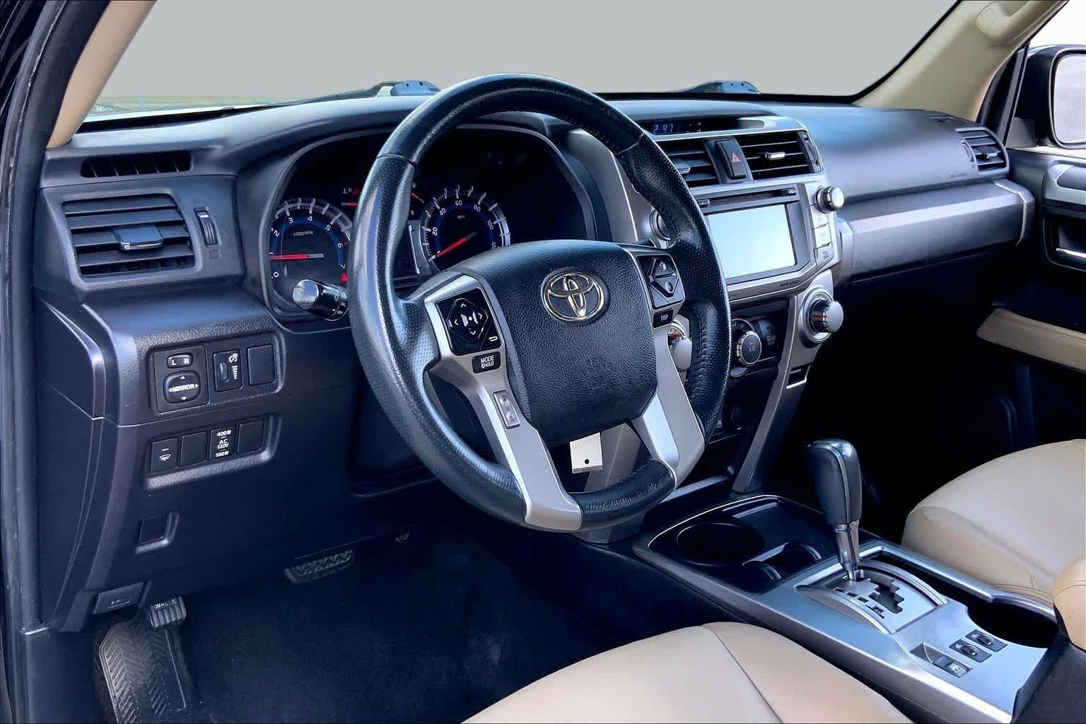 Used 2018 Midnight Black Metallic Toyota SR5 Premium image 17
