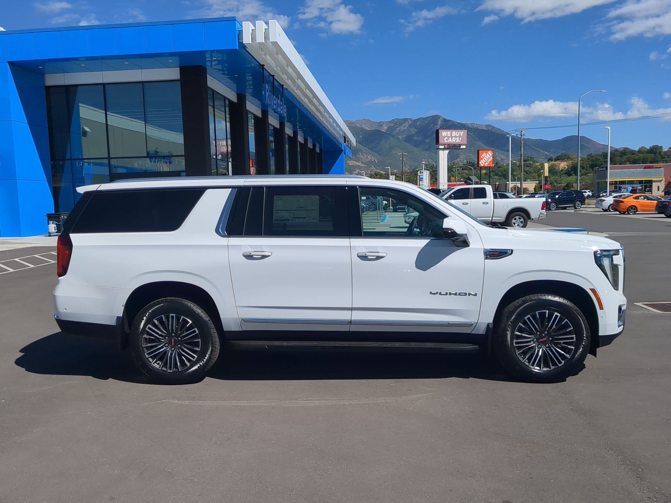 New 2026 Summit White GMC Elevation image 2