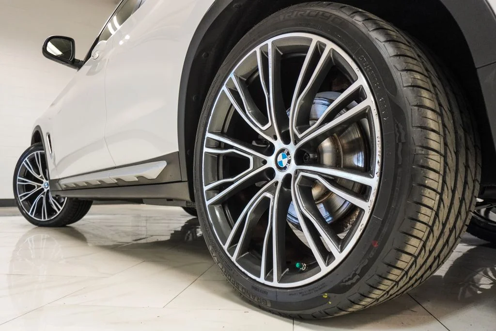 Used 2023 White BMW xDrive30i image 38