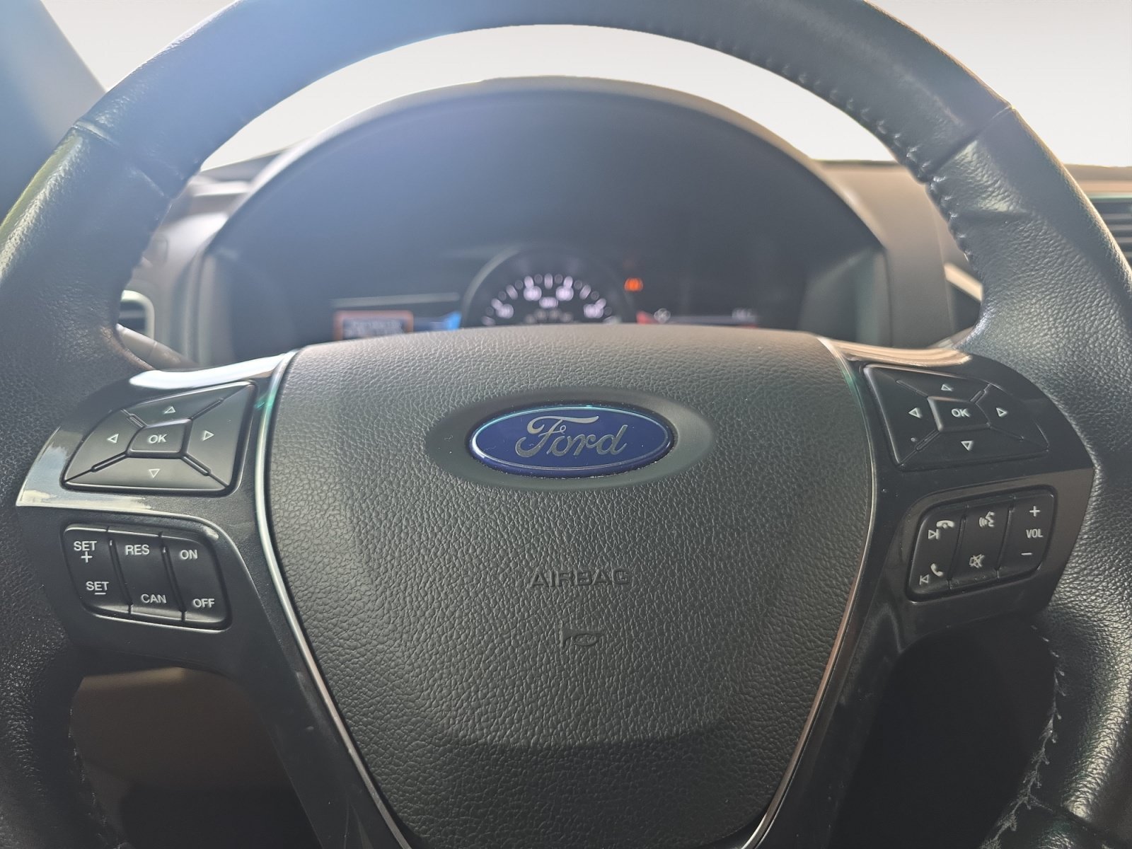 Used 2017 White Gold Metallic Ford Limited image 10