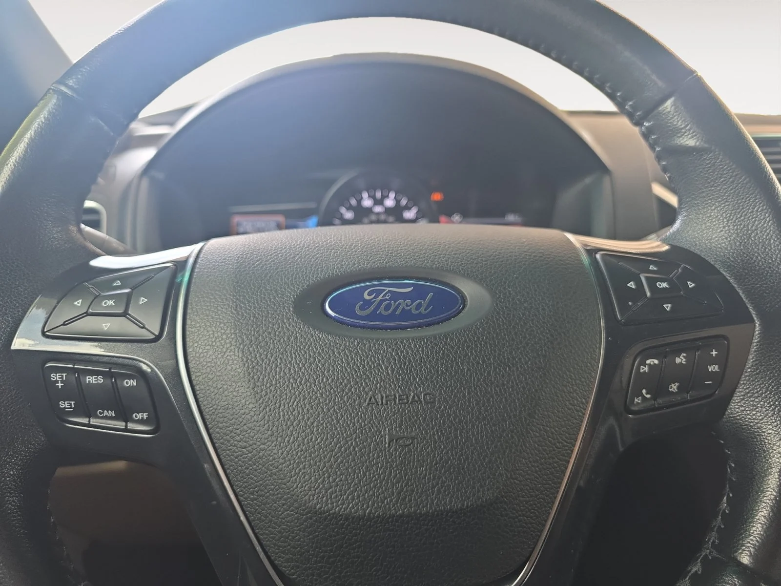 Used 2017 White Gold Metallic Ford Limited image 10