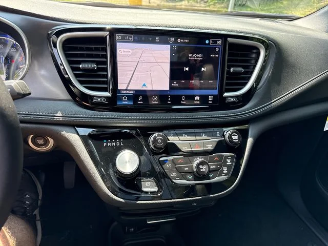 2026 Chrysler Pacifica Select - Photo 17