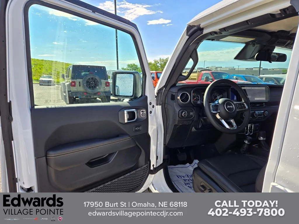 New 2026 Bright White Clear-Coat Exterior Paint Jeep Sahara image 10