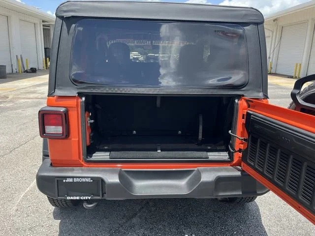 Used 2019  Jeep Sport S image 14