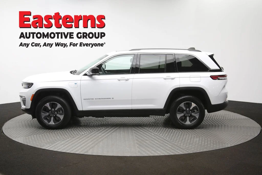 Used 2022 White Jeep 4xe image 63