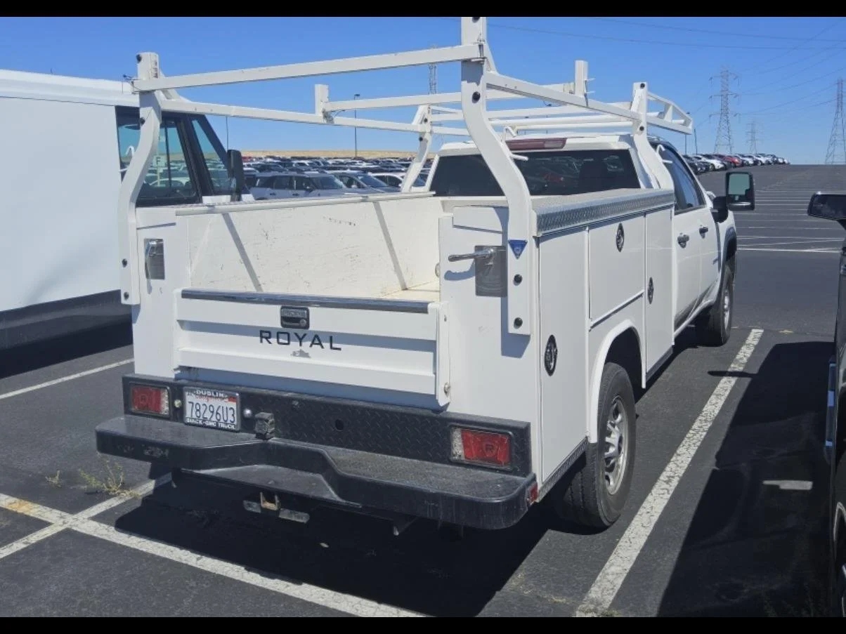 Used 2023 SUMMIT WHITE GMC Pro image 21