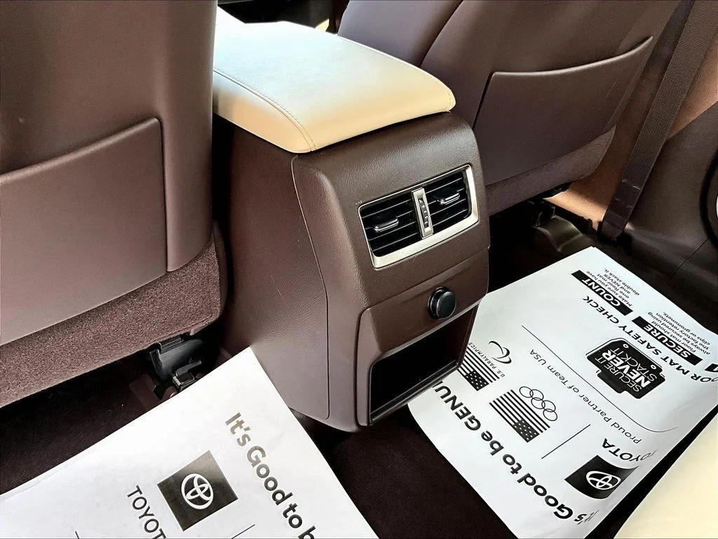 Used 2018 Mica Lexus 350 image 12