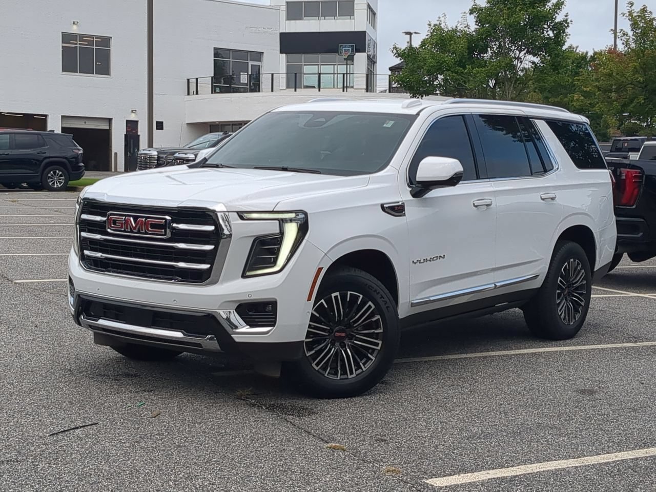 Used 2025 Summit White GMC Elevation image 1