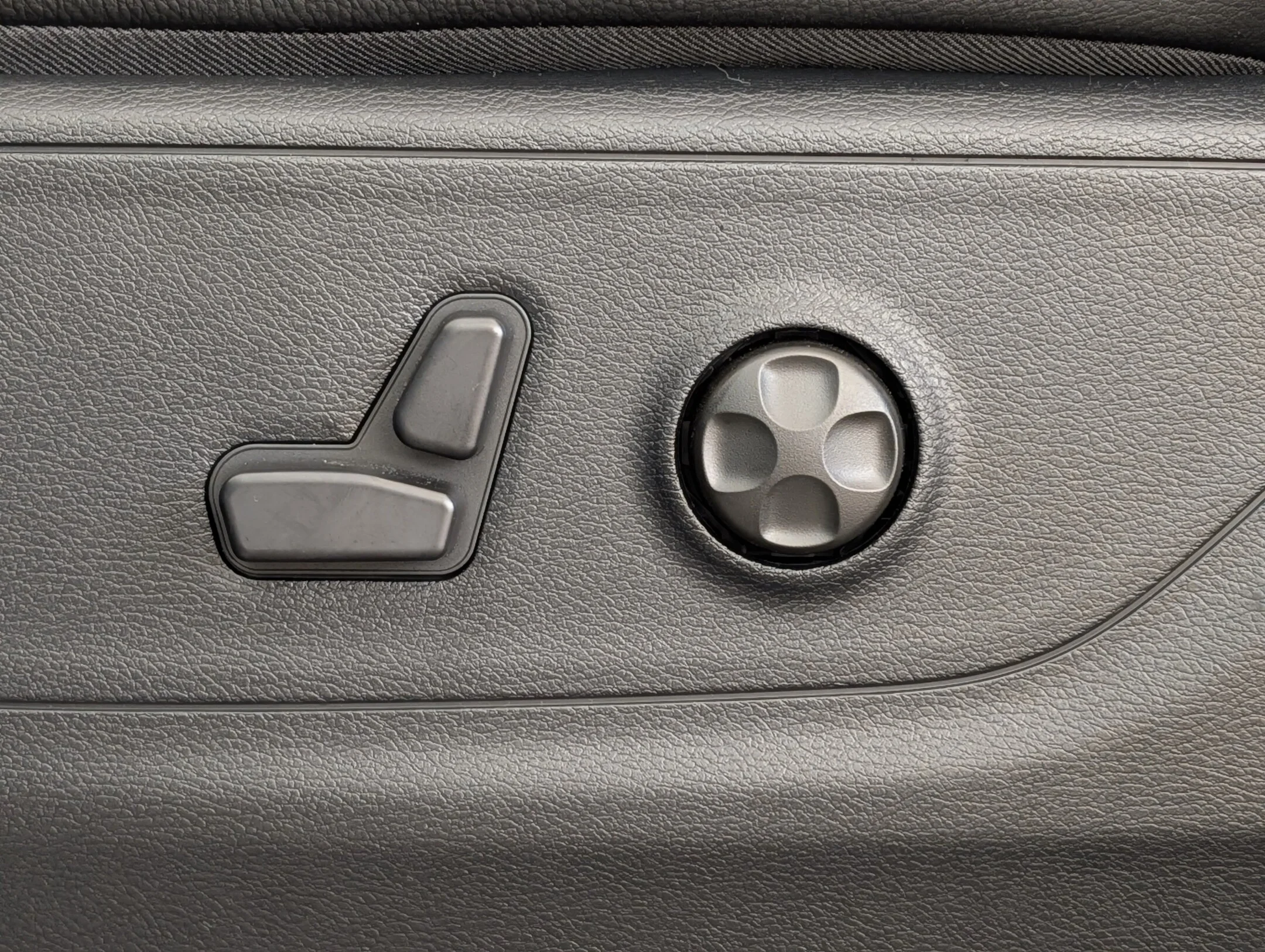 New 2027 Black RAM Rho - - Level 1 Grp - Head-Up Display - Massage Seats - Harman/Kardon Audio & More! image 14