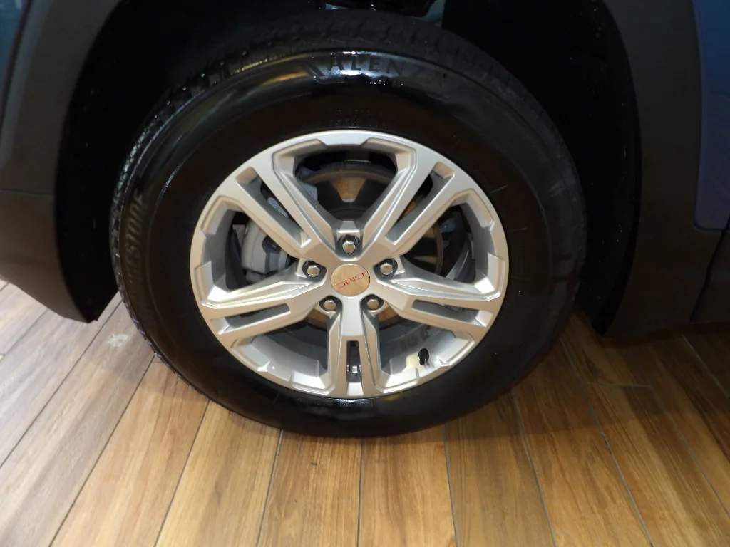 Used 2024 Downpour Metallic GMC SLE image 10