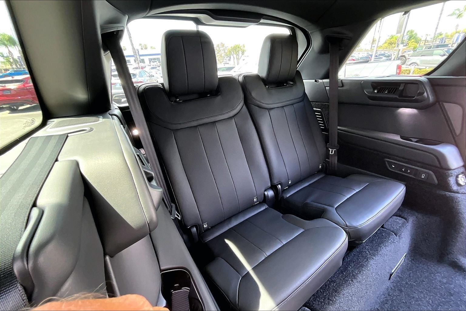 New 2026 Santorini Black Land Rover SE image 11
