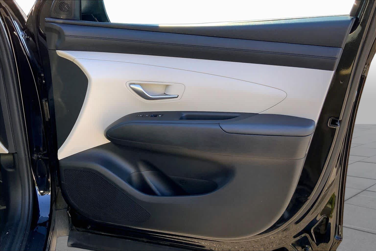 Used 2025 Phantom Black Hyundai SEL image 19