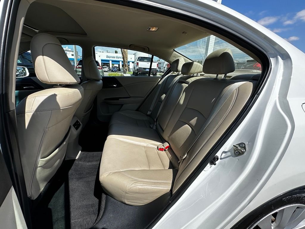 Used 2015  Honda Touring image 18