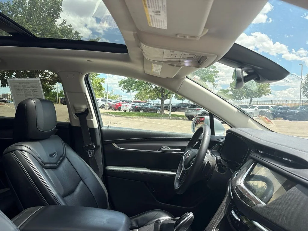 Used 2017 Radiant Silver Metallic Cadillac Luxury image 26
