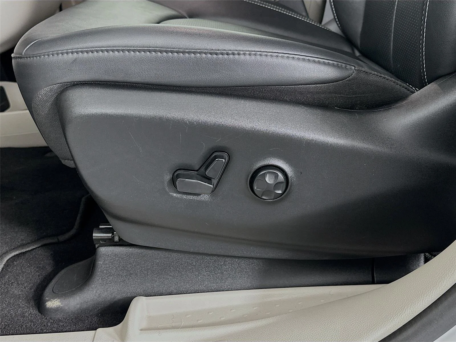 2024 Chrysler Pacifica PHEV Select - Photo 20