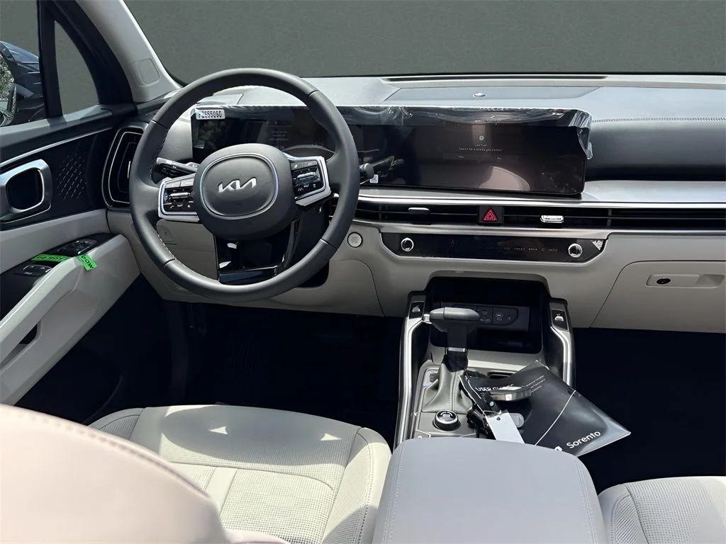 Used 2025 Black Kia S image 18