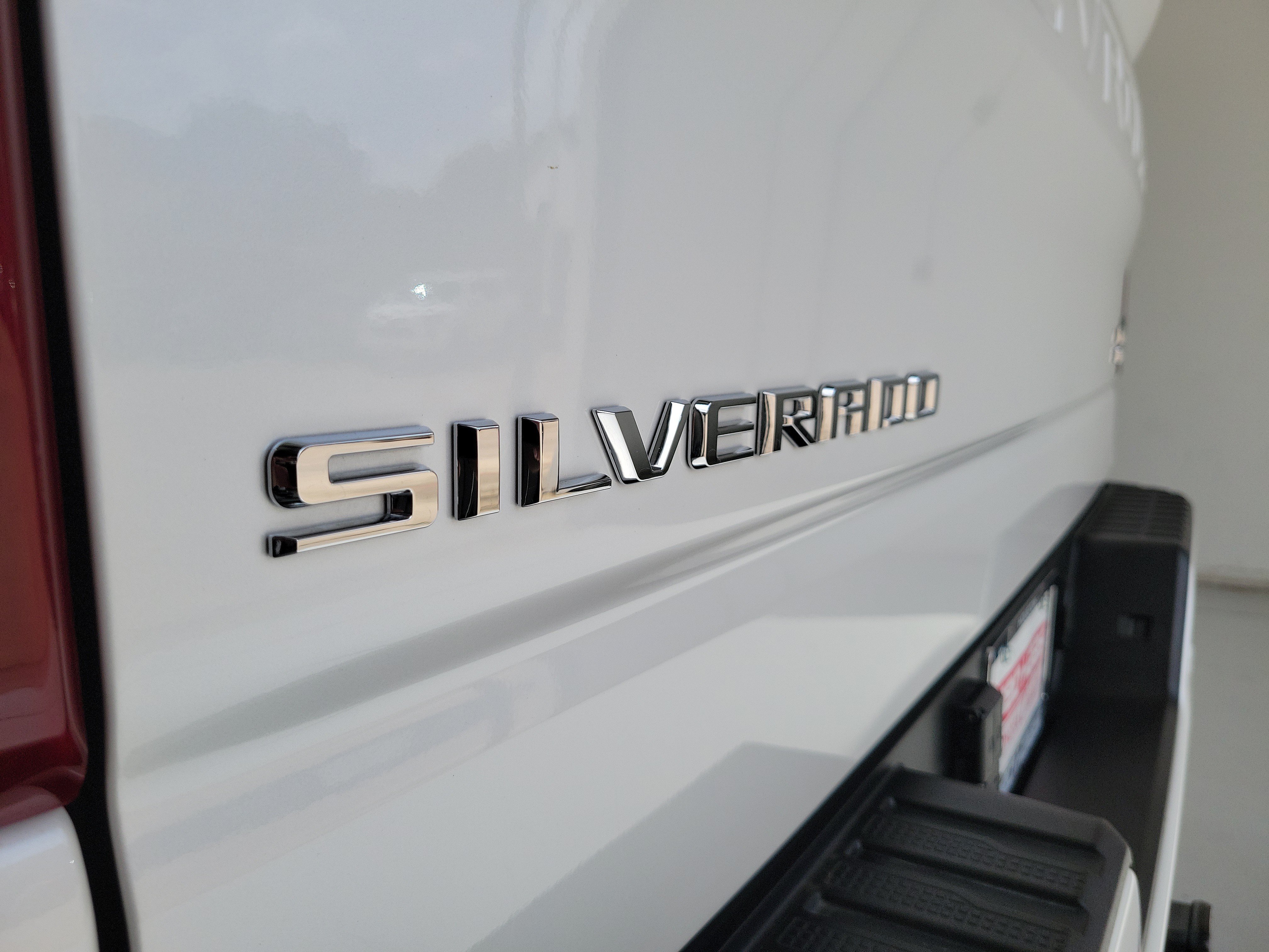 Used 2023 Iridescent Pearl Tricoat Chevrolet High Country image 9