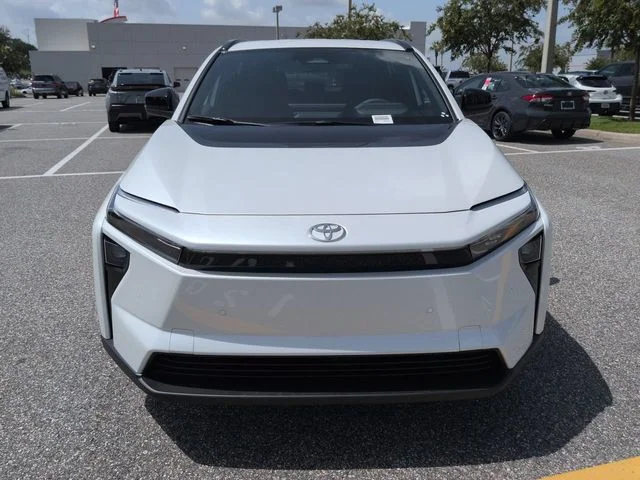 New 2026 Wind Chill Pearl Toyota XLE image 9