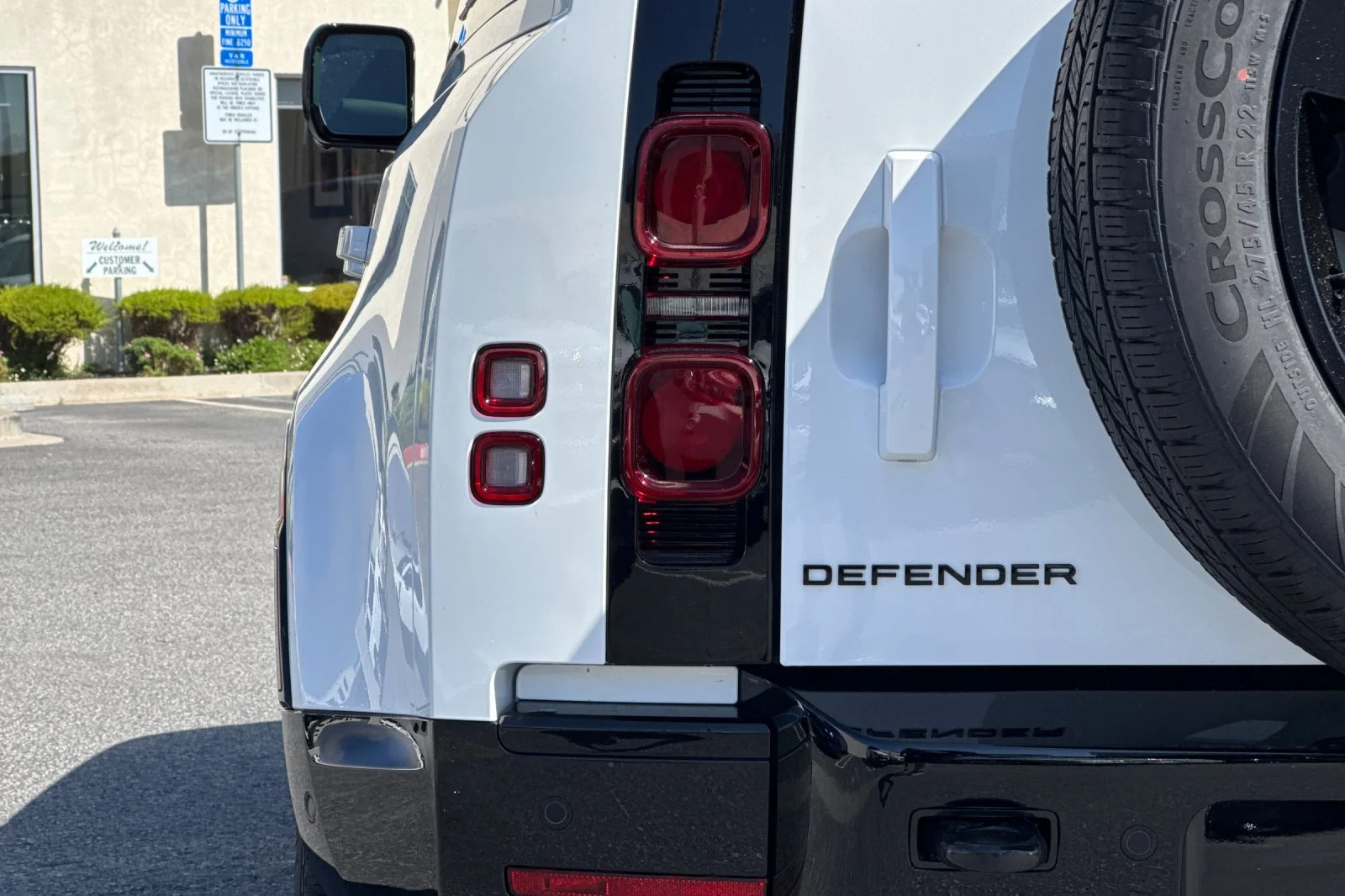 2025 Land Rover Defender X-Dynamic SE - Photo 27
