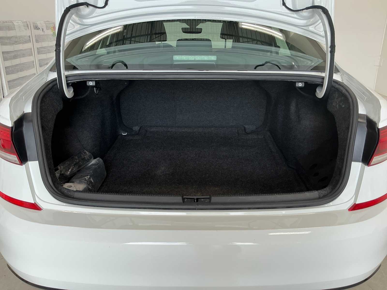 Used 2020 Pure White Volkswagen 2.0T R-Line image 28