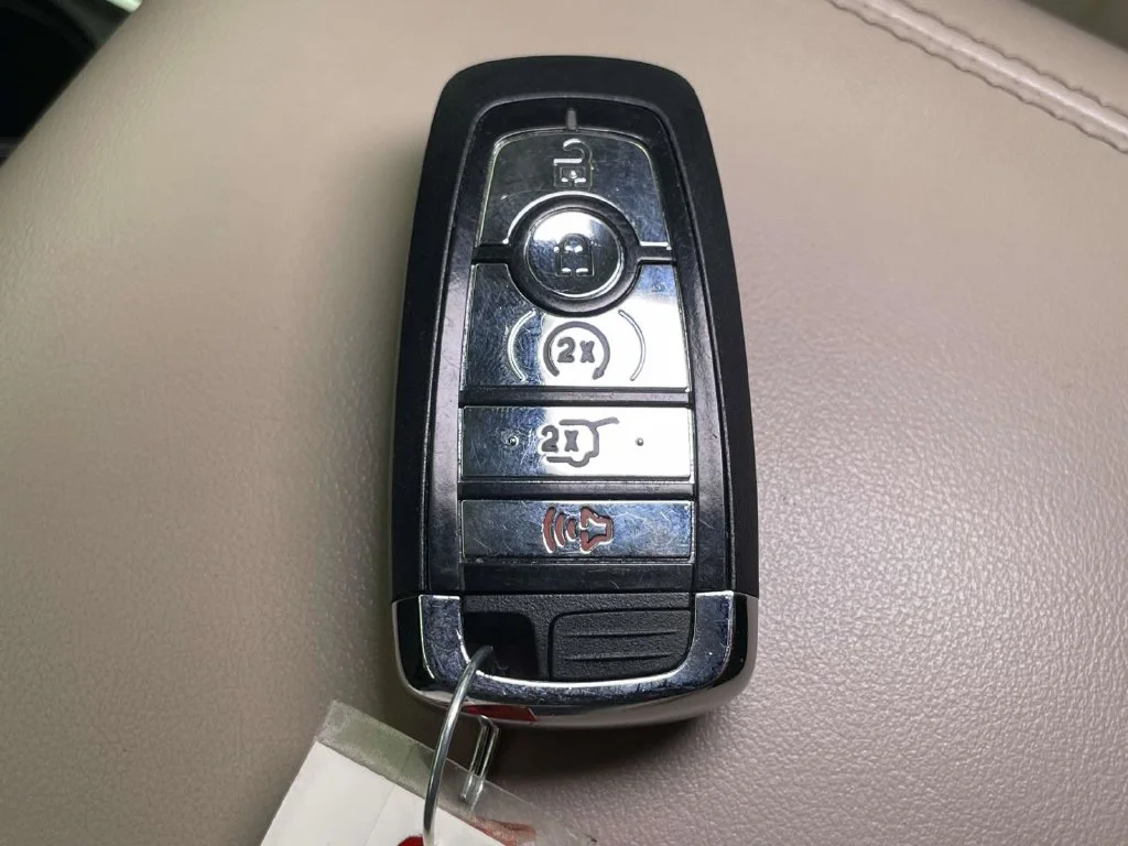 Used 2021 Gray Lincoln Standard image 34