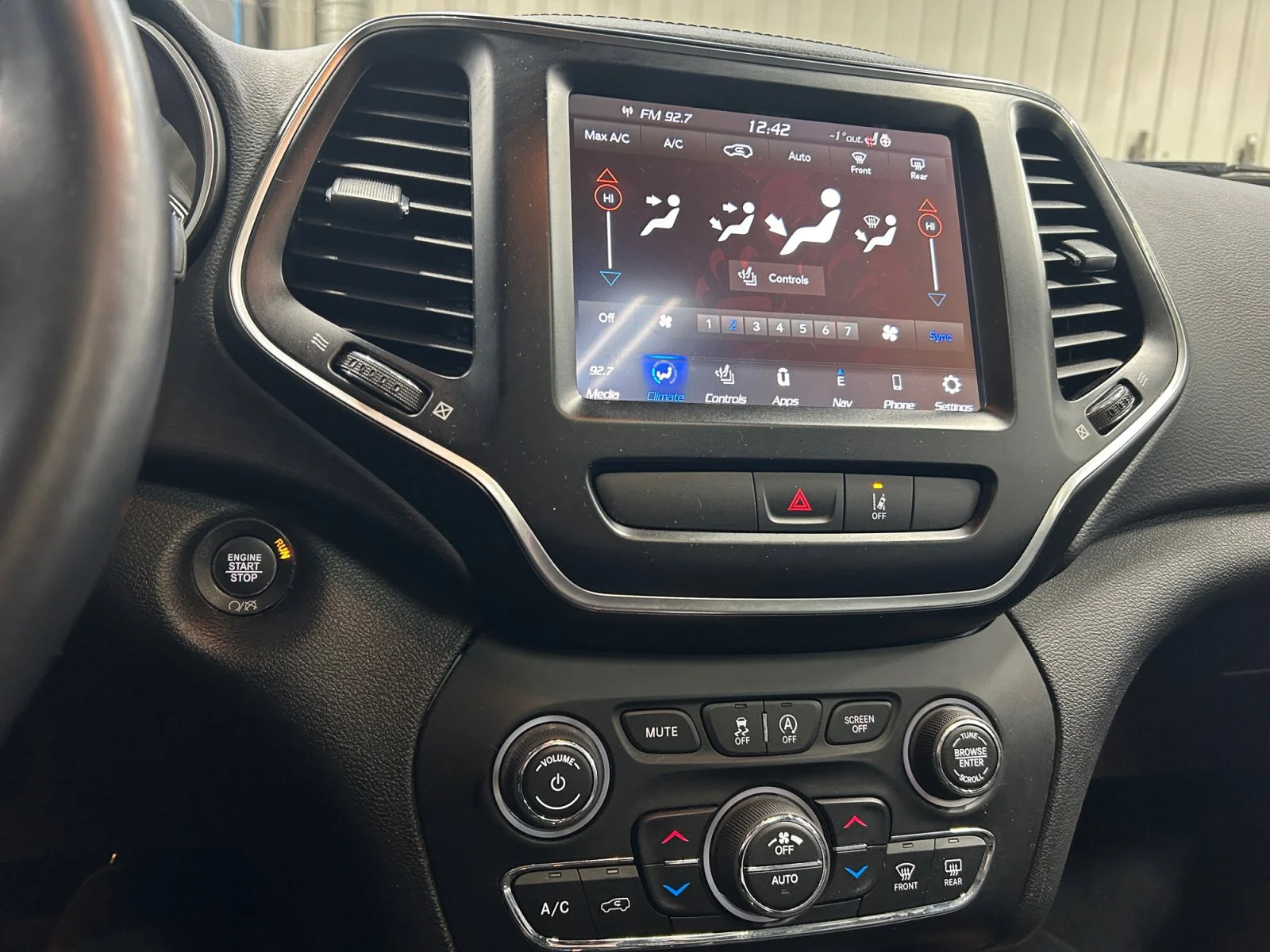 Used 2021 Hydro Blue Pearl Jeep ALTITUDE LEATHER ROOF LOW KMS image 22