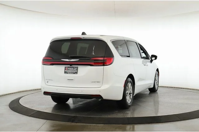 2026 Chrysler Pacifica Limited - Photo 7