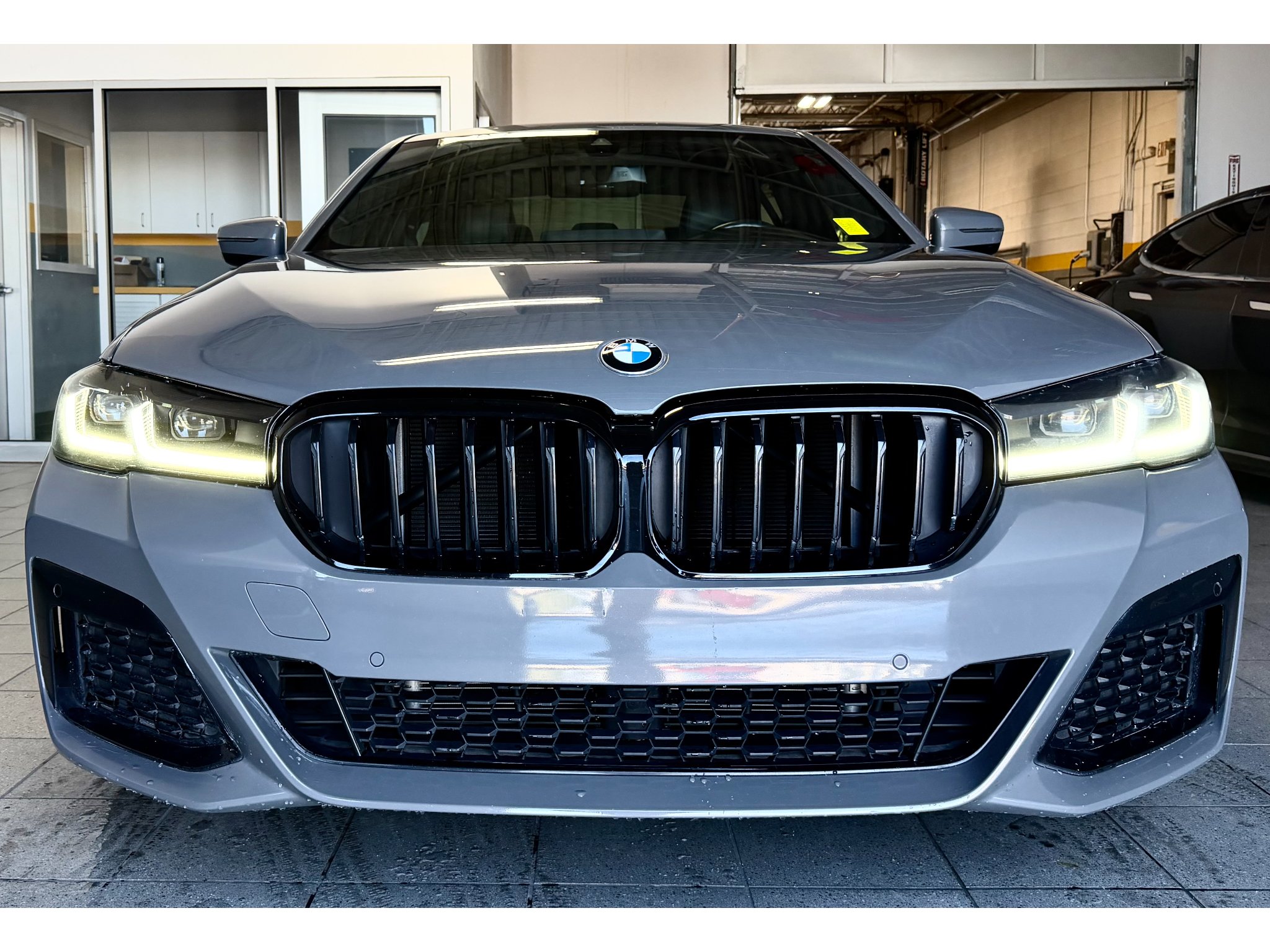 Used 2022 Bernina Grey Amber Effect Metallic BMW 530i image 2