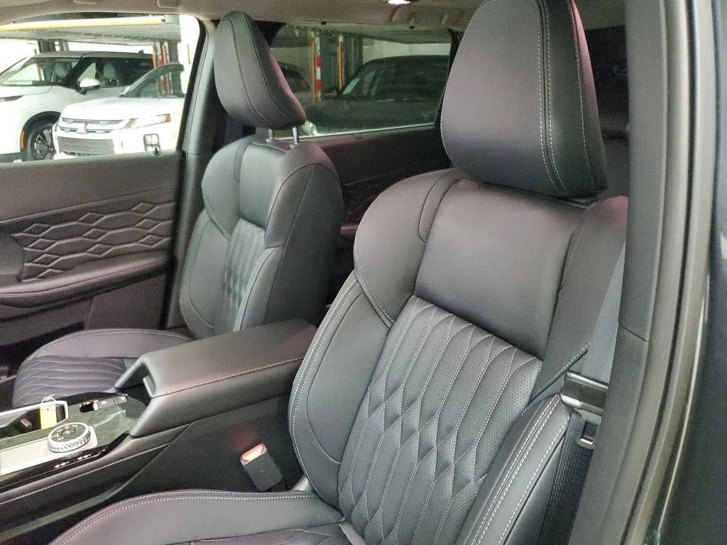 New 2026 Gray Mitsubishi SEL image 20