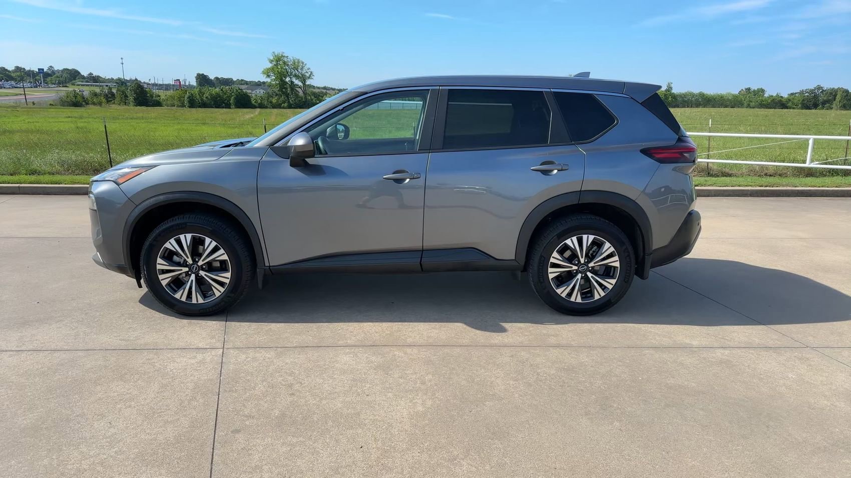 Used 2023 Gun Metallic Nissan SV image 6