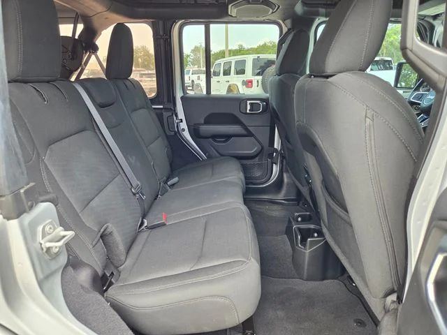 Used 2022 Silver Jeep Unlimited Sahara image 16