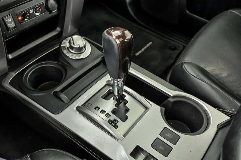 Used 2018 Blizzard Pearl Toyota Limited image 31