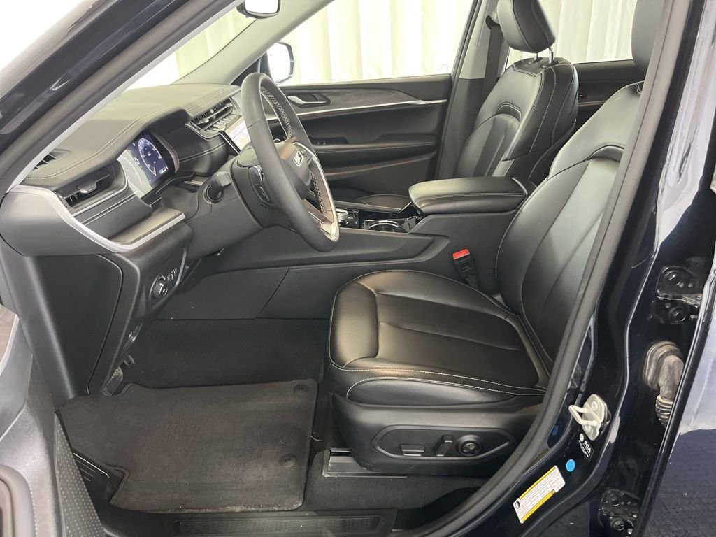 Used 2023 Black Jeep Limited image 3