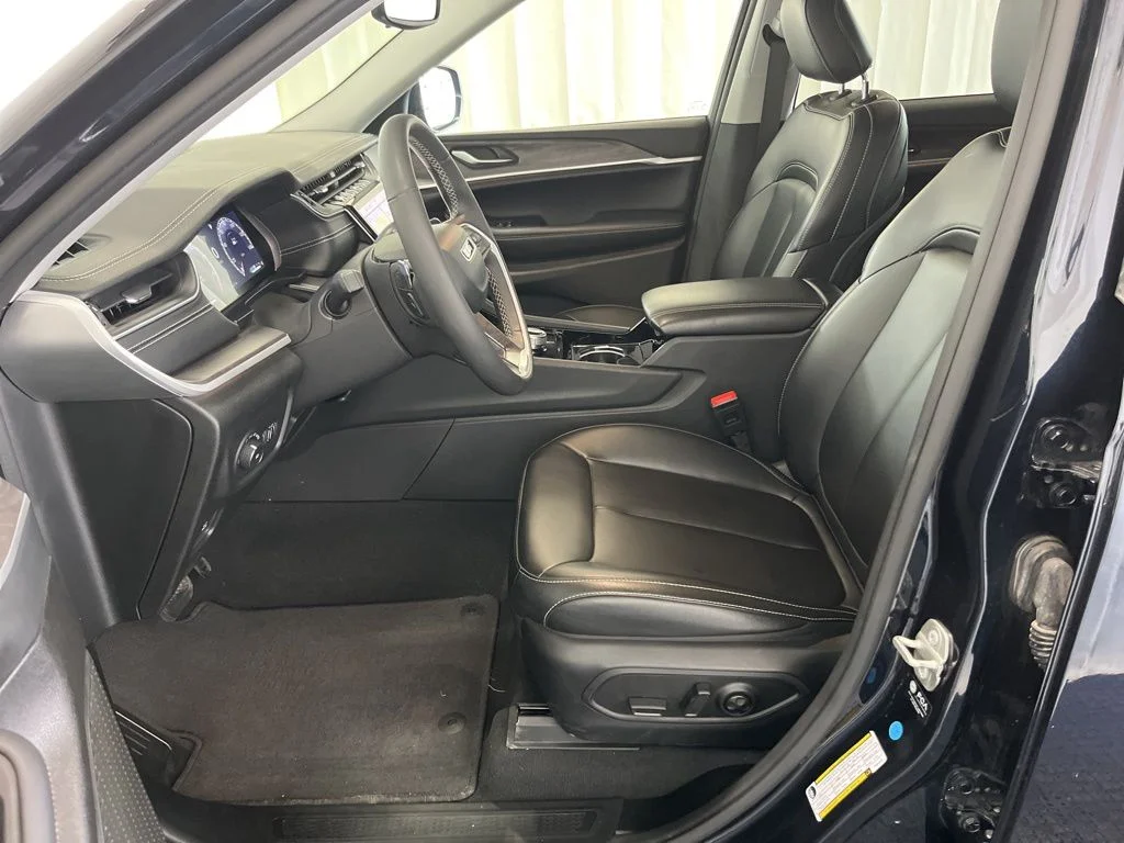 Used 2023 Black Jeep Limited image 3