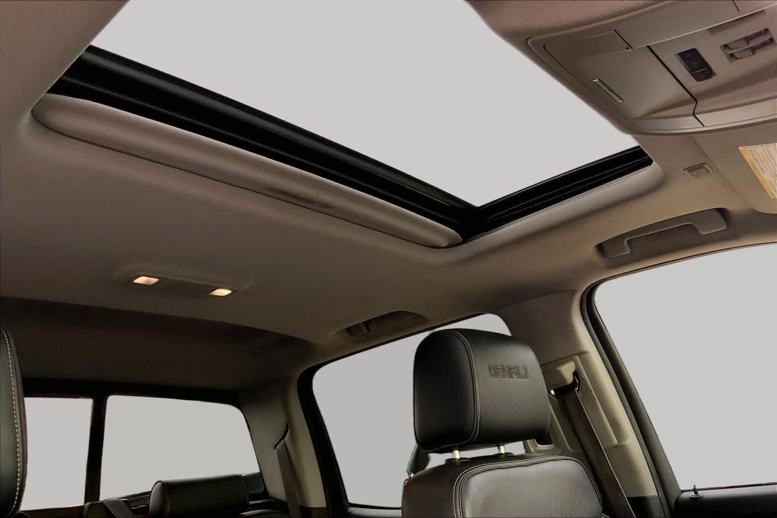 Used 2015 Onyx Black GMC Denali image 14