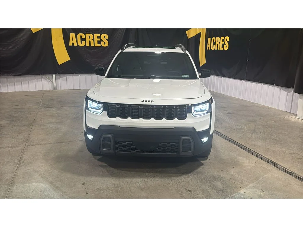 New 2026 Bright White Clear-Coat Exterior Paint Jeep Limited image 2