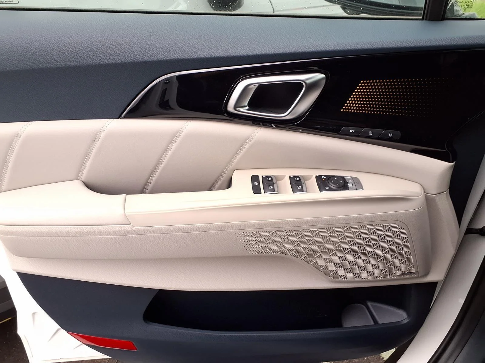New 2027 Snow White Pearl Kia SX Prestige image 9