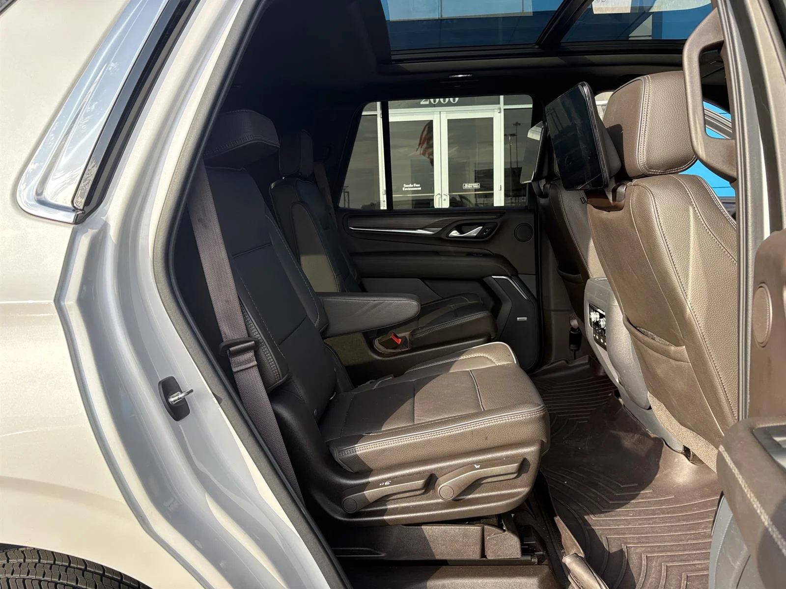 Used 2021 WHITE FROST TRICOAT GMC Denali image 34