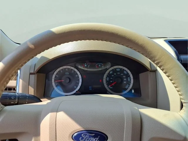 Used 2012  Ford Limited image 11