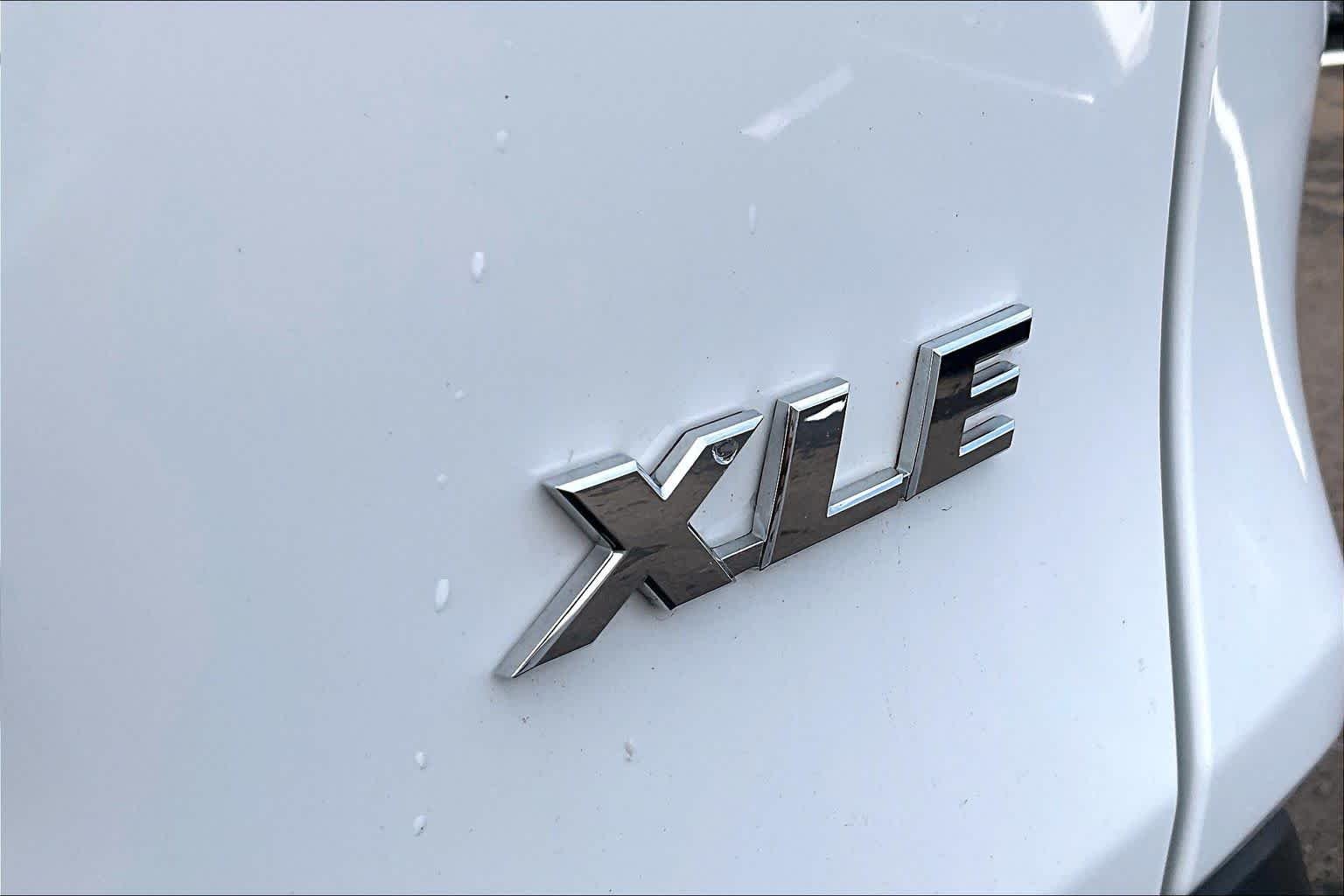 Used 2025 Ice Cap Toyota XLE image 19