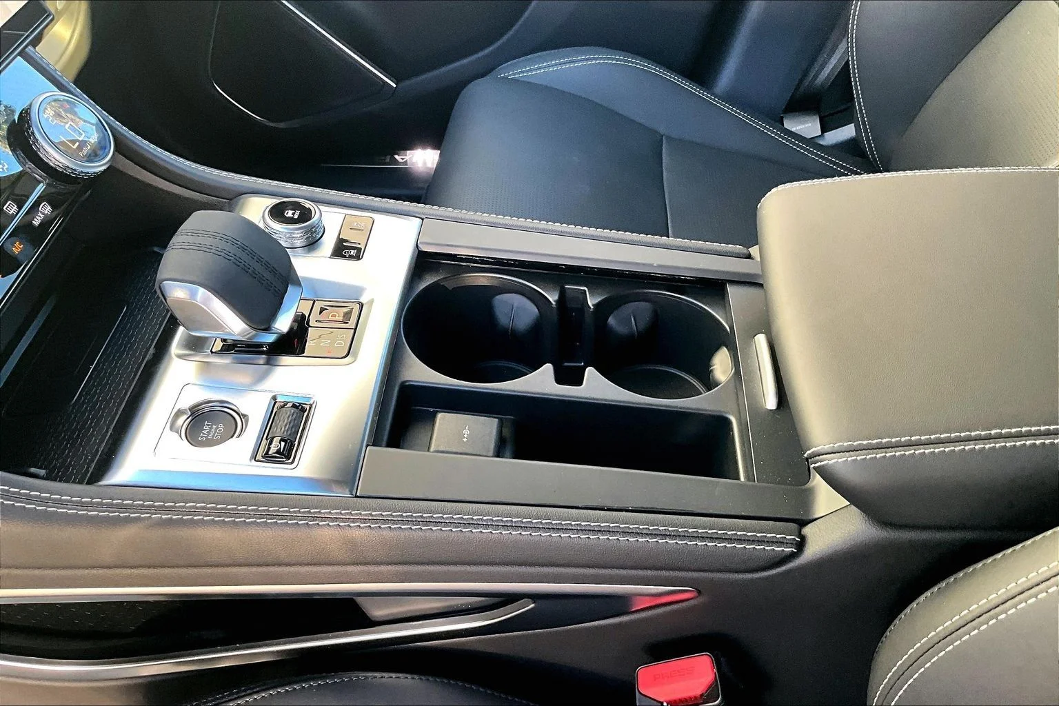 2026 Jaguar F-Pace R-Dynamic S - Photo 8