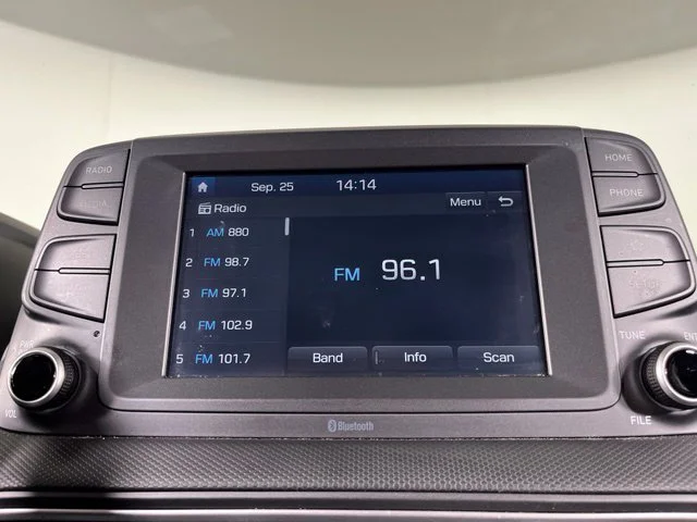 Used 2019 White Hyundai SE image 26